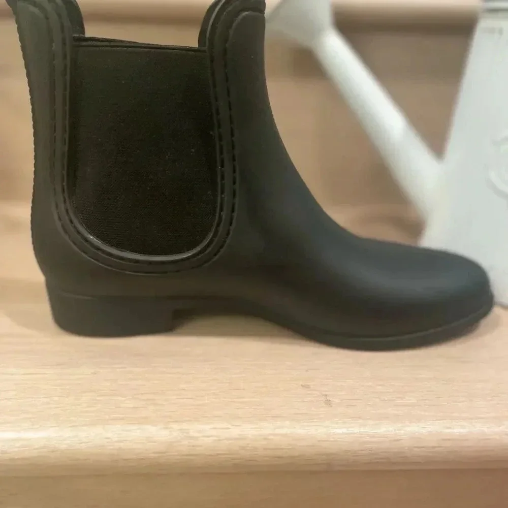 - JEFFREY CAMPBELL SHOES CLOUDY WATERPROOF CHELSEA RAIN BOOTS MATTE  BLACK 6